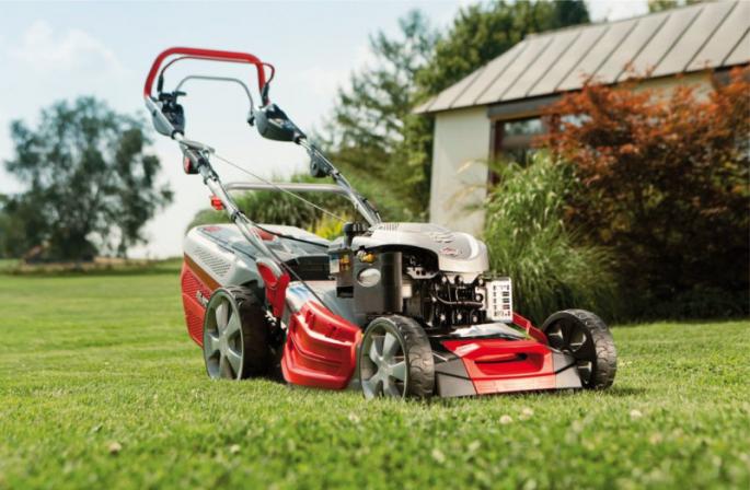 Which gas lawn mower is better to buy