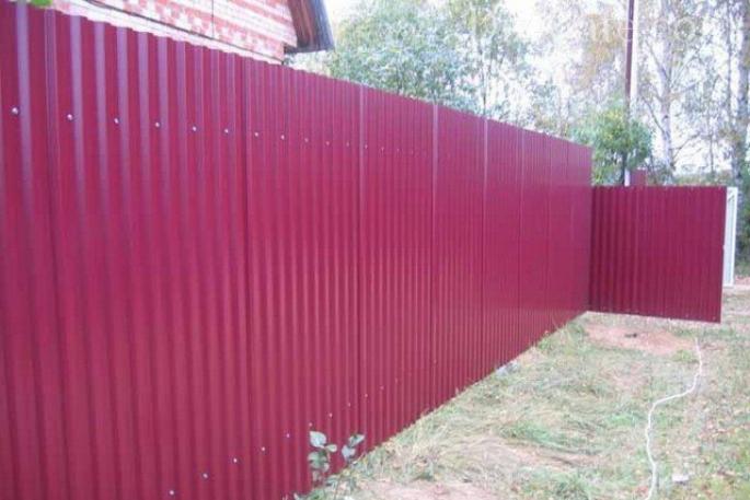 How to build a fence from corrugated board at your dacha with your own hands