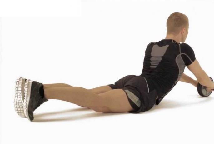 Cilët muskuj lëkunden dhe funksionojnë kur ushtroheni në një rul gjimnastikor për shtypin?